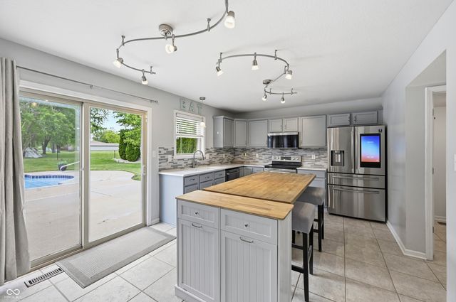 1114 Rockwell Drive, Greenwood, IN 46143