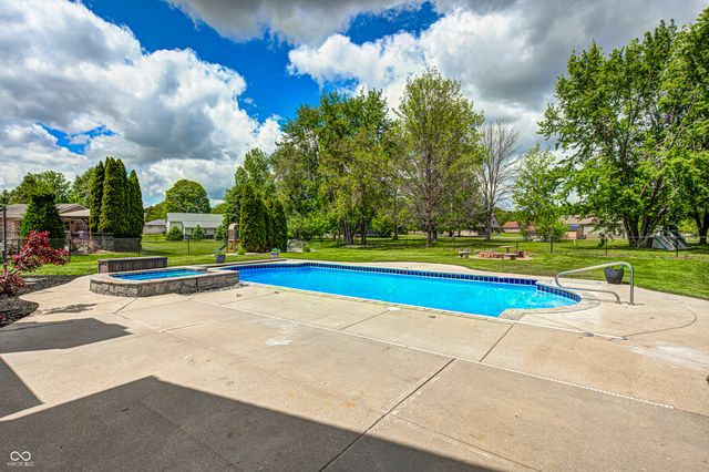 1114 Rockwell Drive, Greenwood, IN 46143