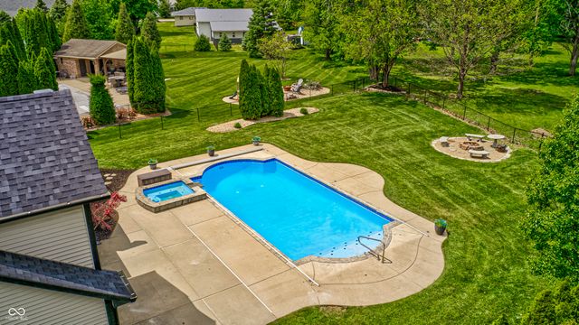 1114 Rockwell Drive, Greenwood, IN 46143