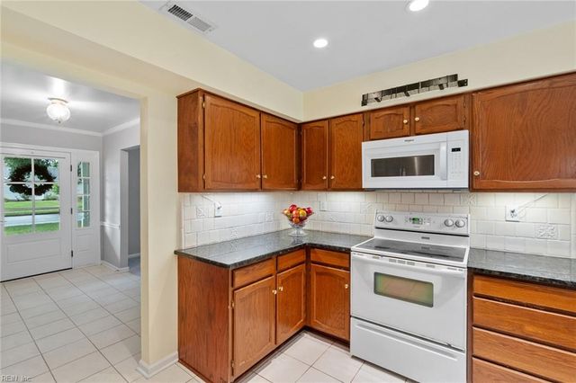 2188 Coach LN, Virginia Beach, VA 23454
