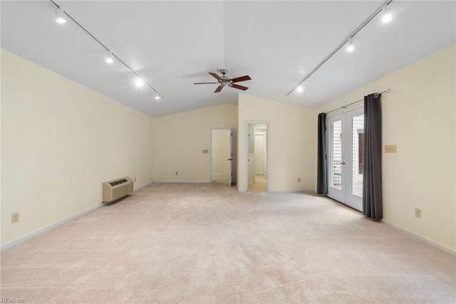 2188 Coach LN, Virginia Beach, VA 23454