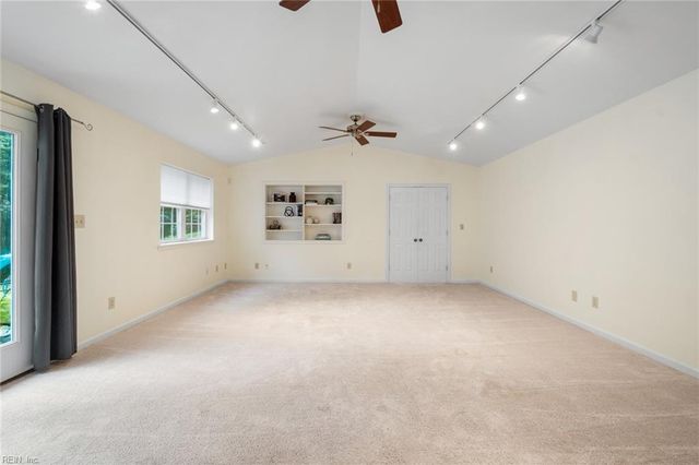 2188 Coach LN, Virginia Beach, VA 23454