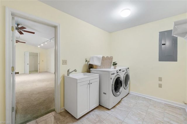 2188 Coach LN, Virginia Beach, VA 23454