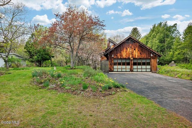16 Garnsey Road, Clifton Park, NY 12148
