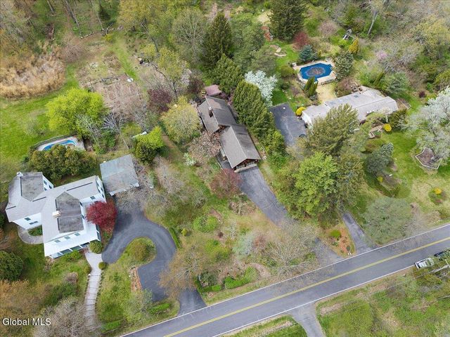 16 Garnsey Road, Clifton Park, NY 12148