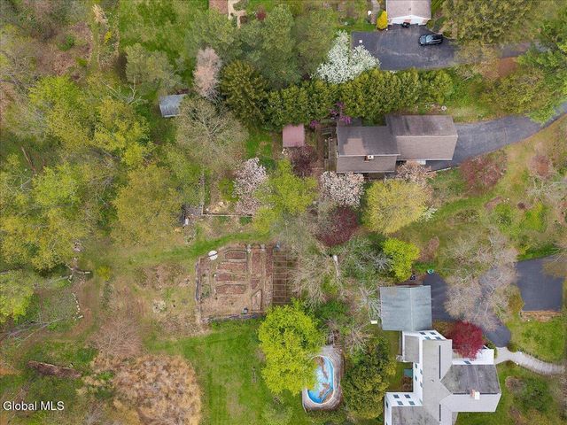 16 Garnsey Road, Clifton Park, NY 12148