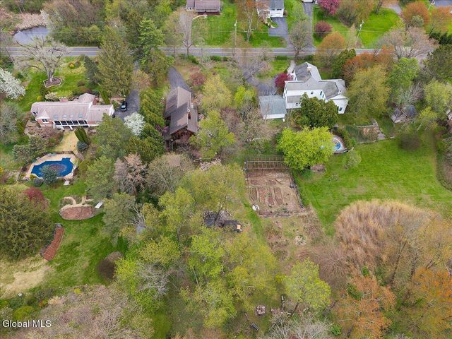16 Garnsey Road, Clifton Park, NY 12148