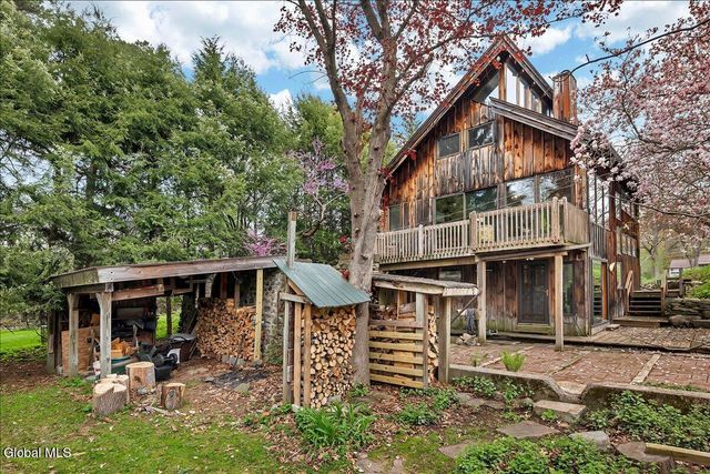 16 Garnsey Road, Clifton Park, NY 12148