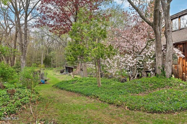 16 Garnsey Road, Clifton Park, NY 12148