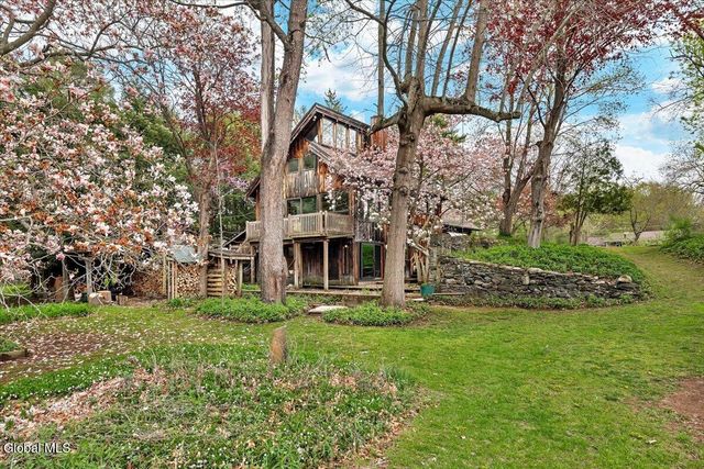 16 Garnsey Road, Clifton Park, NY 12148