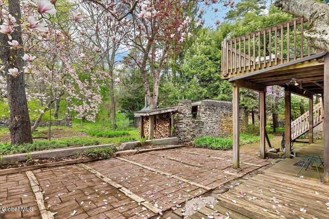 16 Garnsey Road, Clifton Park, NY 12148