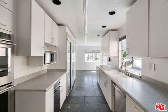 2606 Pacific Avenue, Manhattan Beach, CA 90266