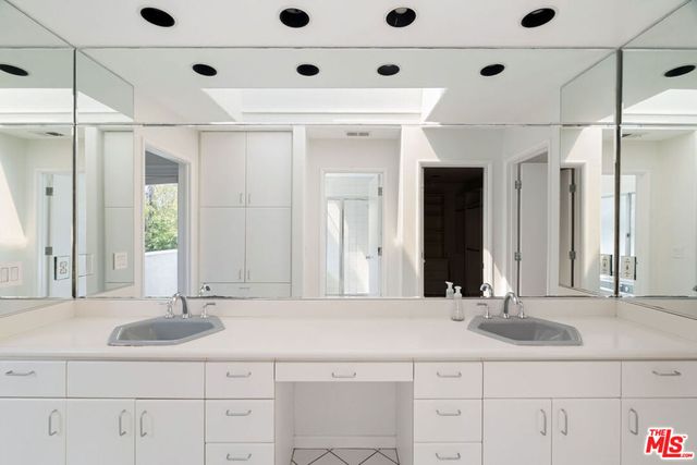 2606 Pacific Avenue, Manhattan Beach, CA 90266