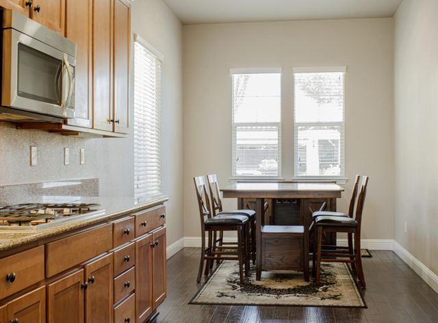 2144 Arlington Dr, Roseville, CA 95747