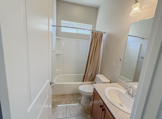 2144 Arlington Dr, Roseville, CA 95747