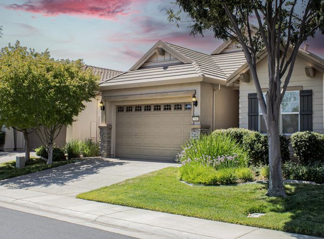 2144 Arlington Dr, Roseville, CA 95747