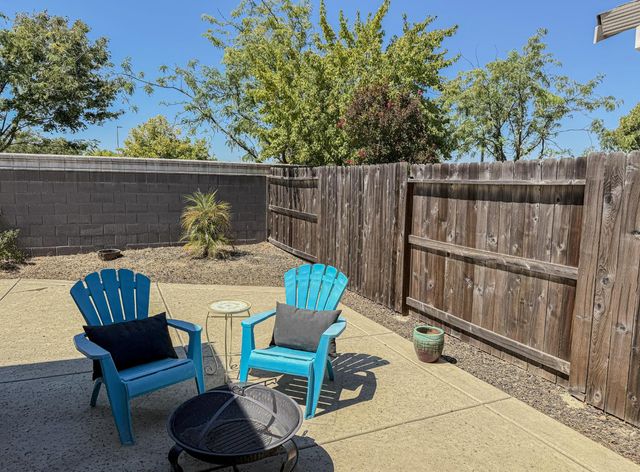 2144 Arlington Dr, Roseville, CA 95747
