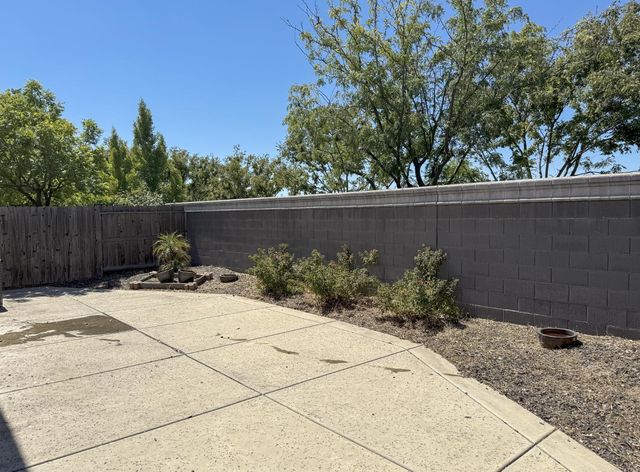 2144 Arlington Dr, Roseville, CA 95747