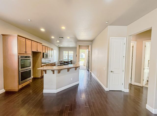 2144 Arlington Dr, Roseville, CA 95747
