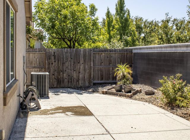2144 Arlington Dr, Roseville, CA 95747