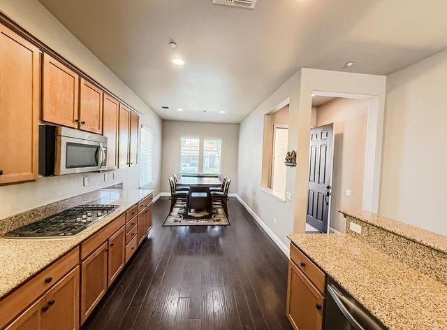 2144 Arlington Dr, Roseville, CA 95747