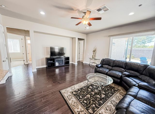2144 Arlington Dr, Roseville, CA 95747