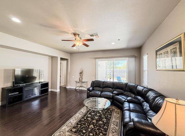 2144 Arlington Dr, Roseville, CA 95747