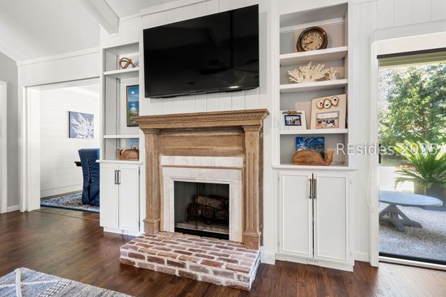 6 Possum Ln, Hilton Head Island, SC 29928