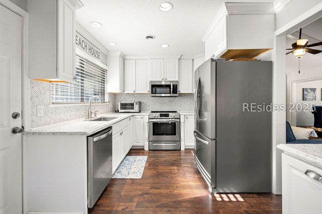 6 Possum Ln, Hilton Head Island, SC 29928