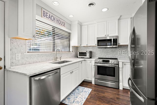 6 Possum Ln, Hilton Head Island, SC 29928