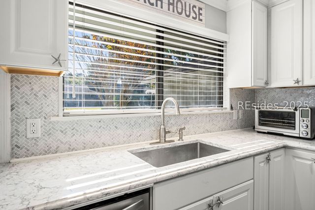 6 Possum Ln, Hilton Head Island, SC 29928