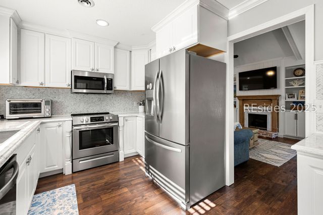 6 Possum Ln, Hilton Head Island, SC 29928