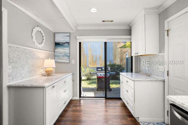 6 Possum Ln, Hilton Head Island, SC 29928