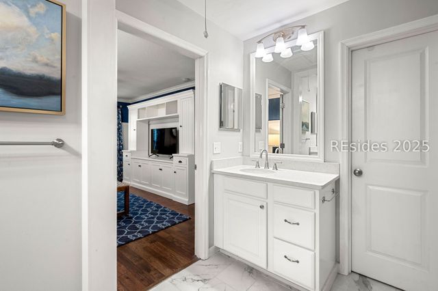 6 Possum Ln, Hilton Head Island, SC 29928