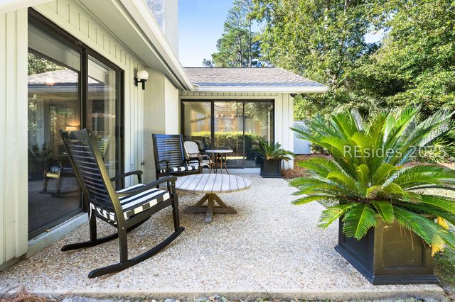 6 Possum Ln, Hilton Head Island, SC 29928