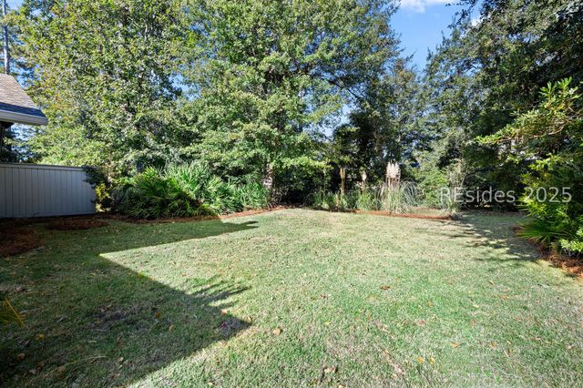 6 Possum Ln, Hilton Head Island, SC 29928