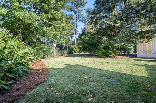 6 Possum Ln, Hilton Head Island, SC 29928