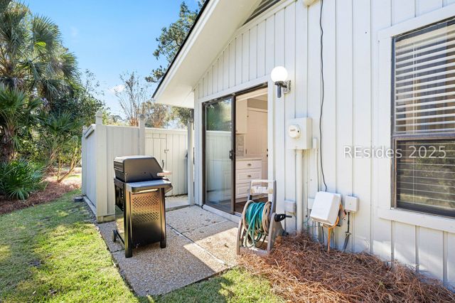 6 Possum Ln, Hilton Head Island, SC 29928