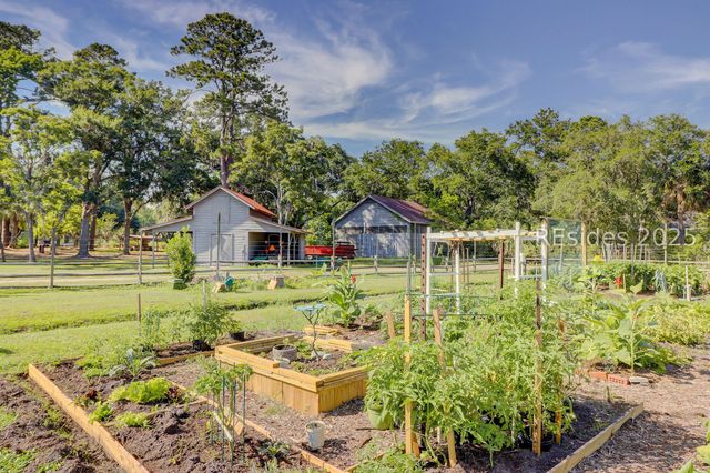 6 Possum Ln, Hilton Head Island, SC 29928