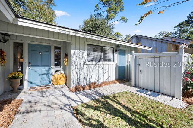 6 Possum Ln, Hilton Head Island, SC 29928