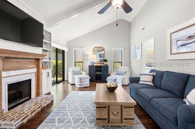 6 Possum Ln, Hilton Head Island, SC 29928