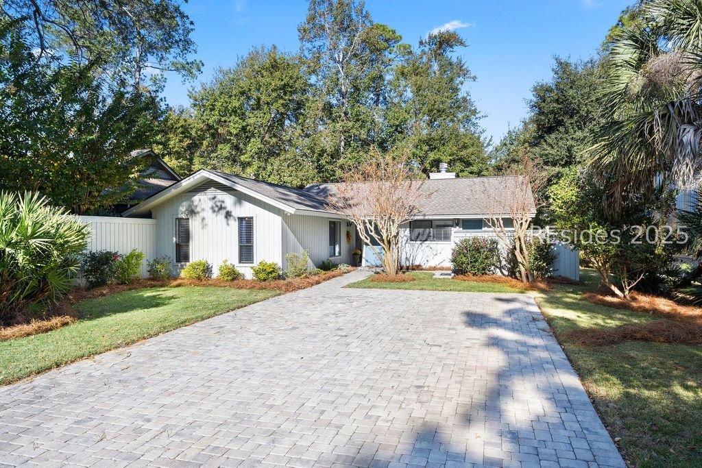 6 Possum Ln, Hilton Head Island, SC 29928