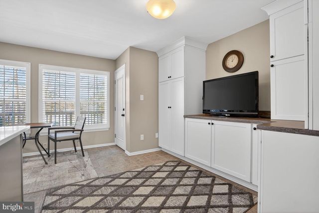 21049 SEMBLANCE DR, Sterling, VA 20164