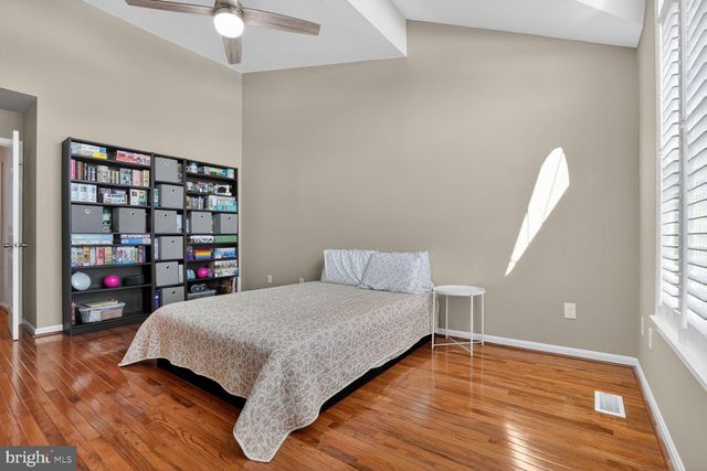 21049 SEMBLANCE DR, Sterling, VA 20164