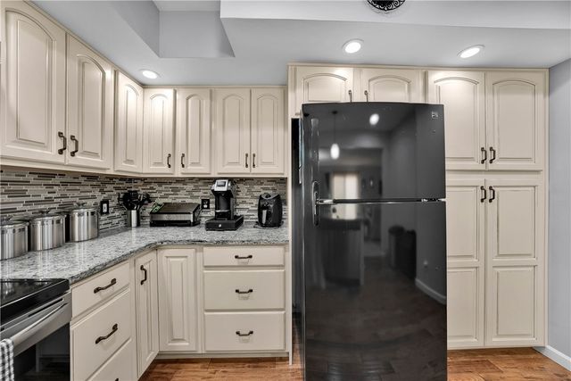 306 Acre Ave, City Of But Sw, PA 16001