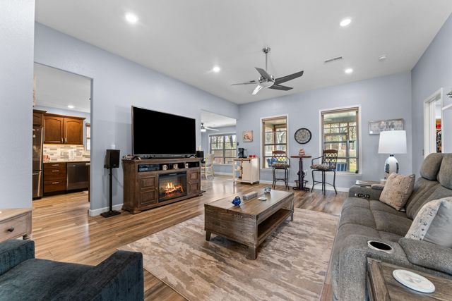 217 Redwine Avenue, Branson, MO 65616