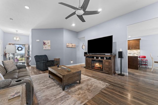 217 Redwine Avenue, Branson, MO 65616