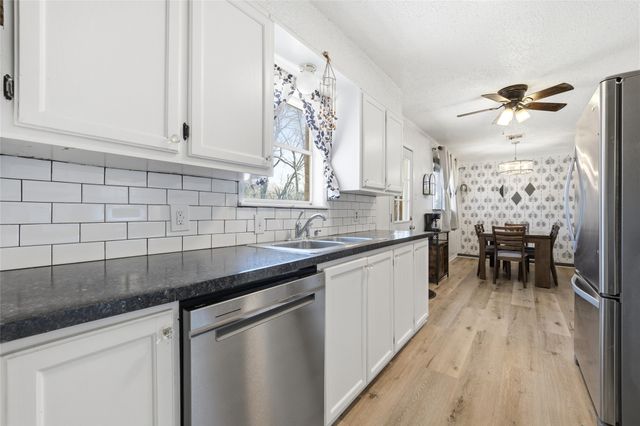 3300 Old Robinson Road, Waco, TX 76706