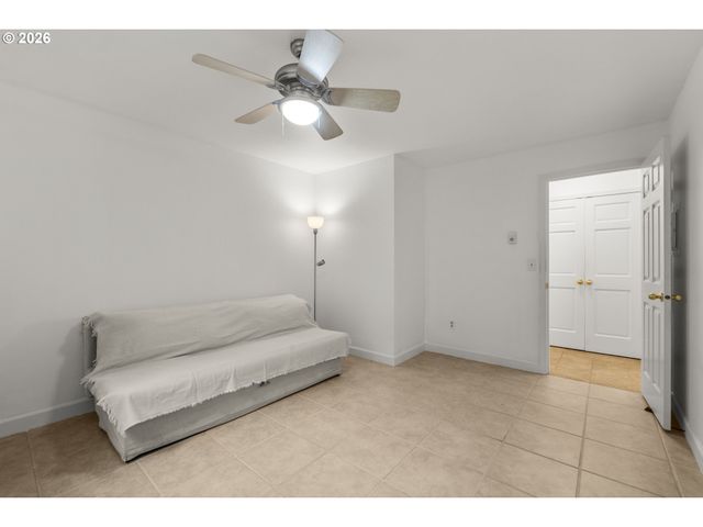 20050 SNOWDROP Ct 1, West Linn, OR 97068