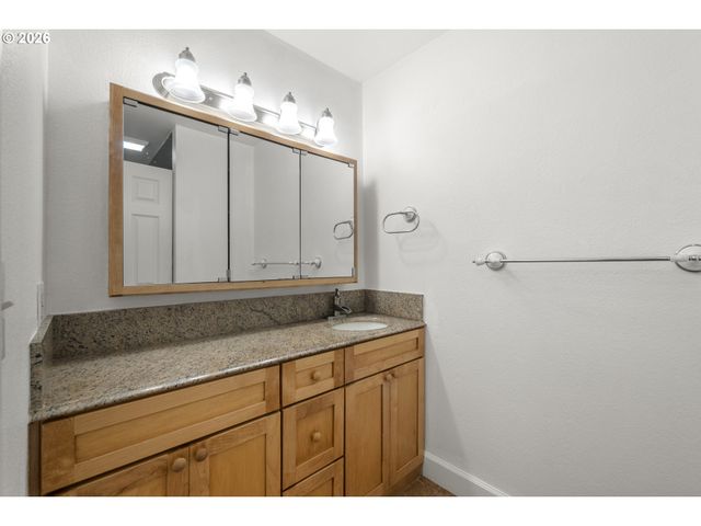 20050 SNOWDROP Ct 1, West Linn, OR 97068